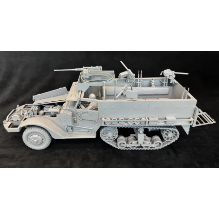 Andy's Hobby Headquarters 010 US M3 / M3A1 Halftrack (2 in 1 Kit)